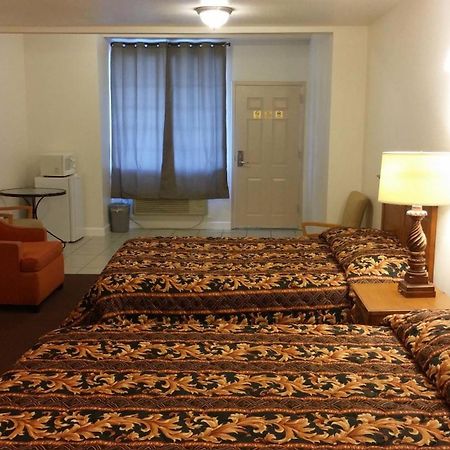Country Regency Inn & Suites Manvel Buitenkant foto