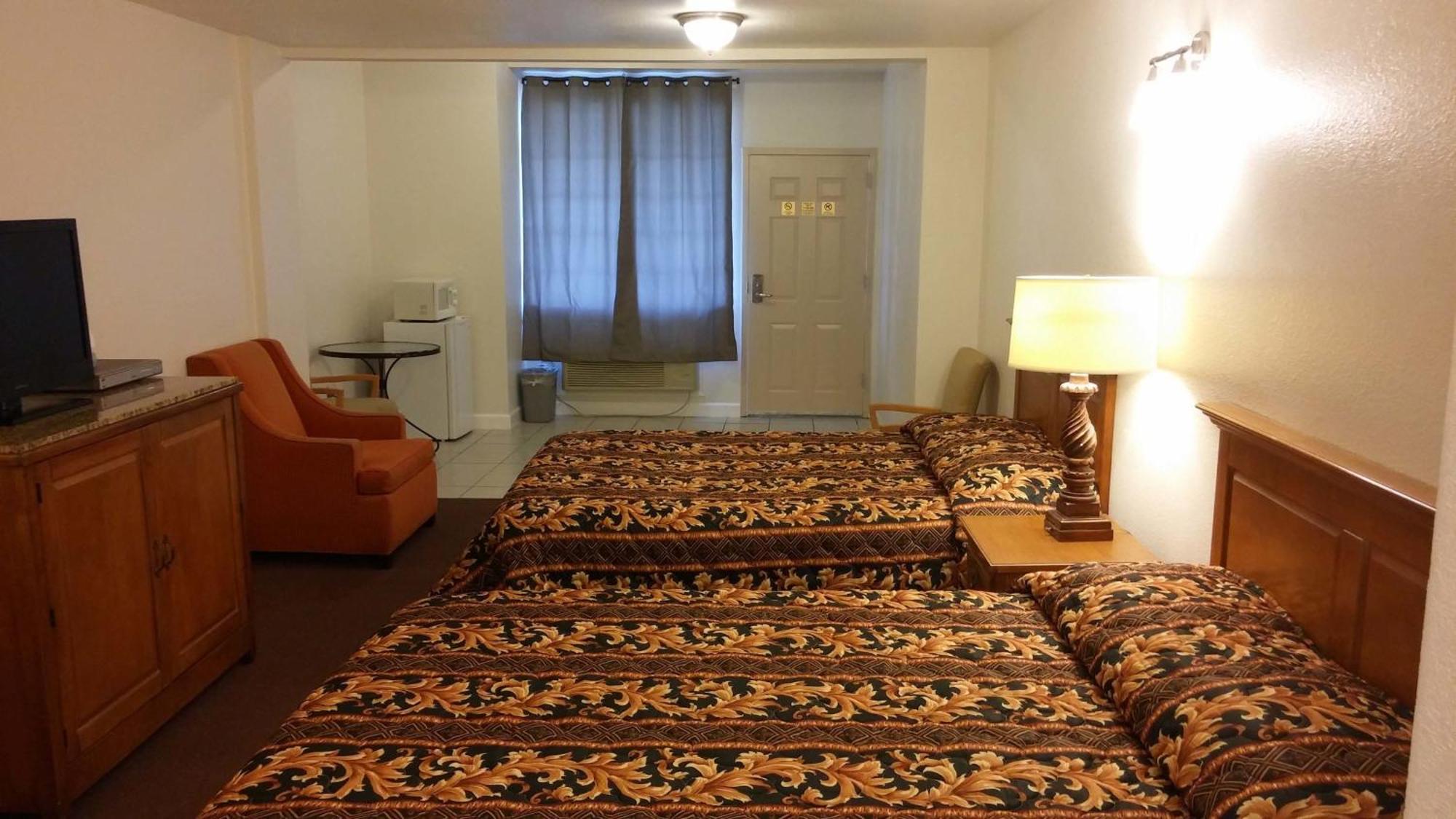 Country Regency Inn & Suites Manvel Buitenkant foto