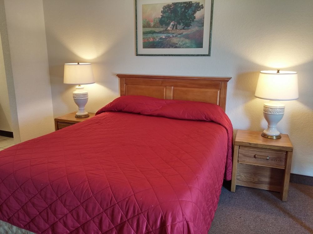 Country Regency Inn & Suites Manvel Buitenkant foto