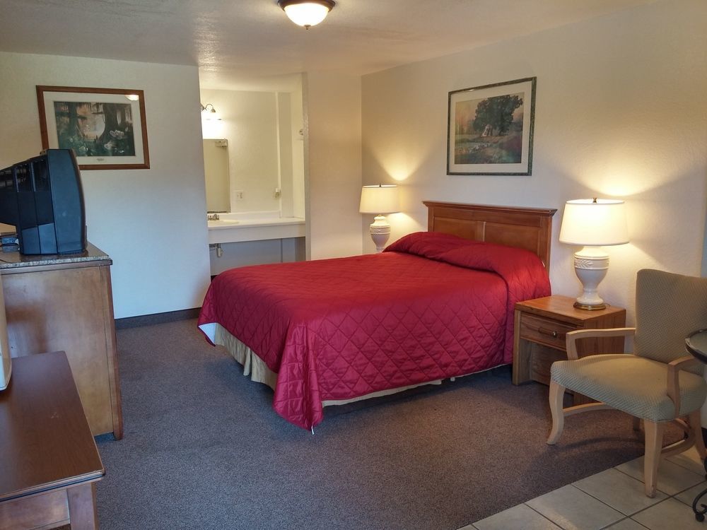 Country Regency Inn & Suites Manvel Buitenkant foto