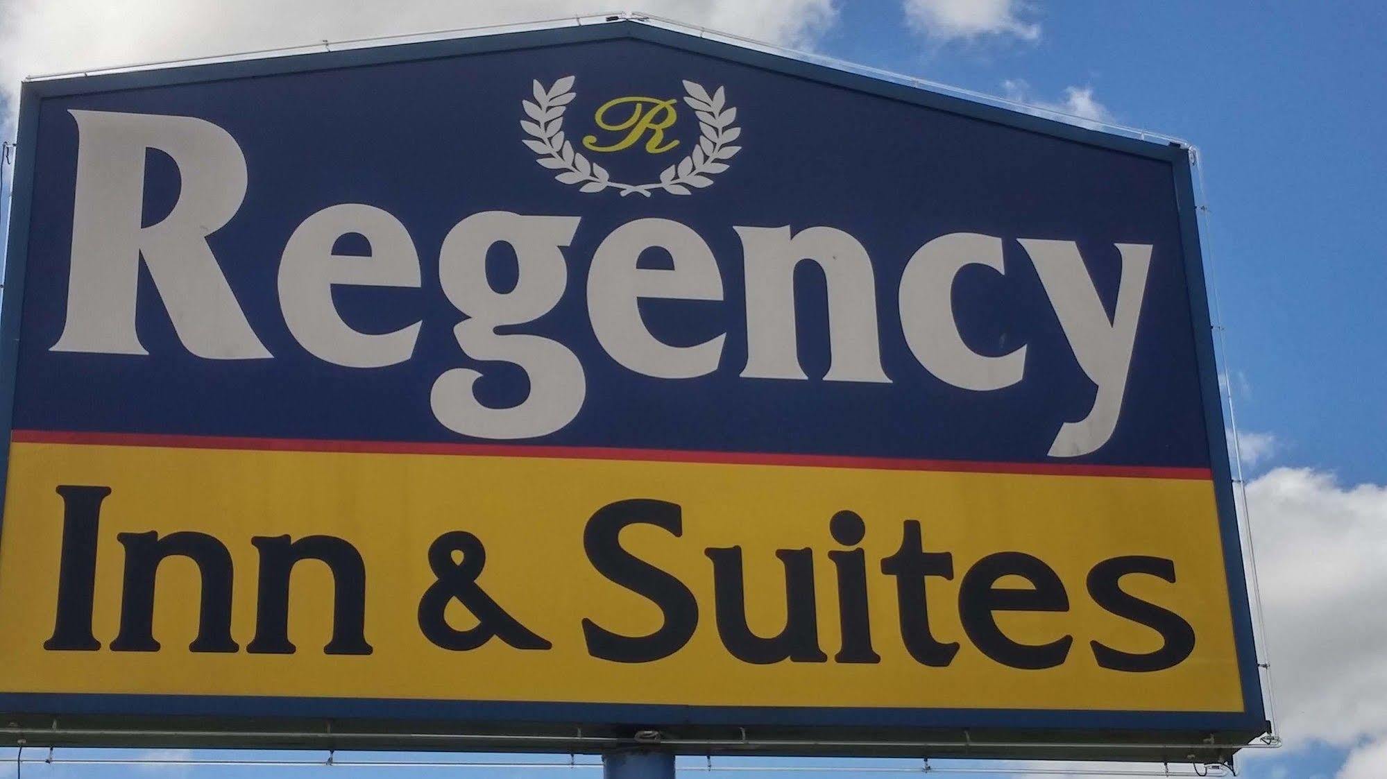 Country Regency Inn & Suites Manvel Buitenkant foto