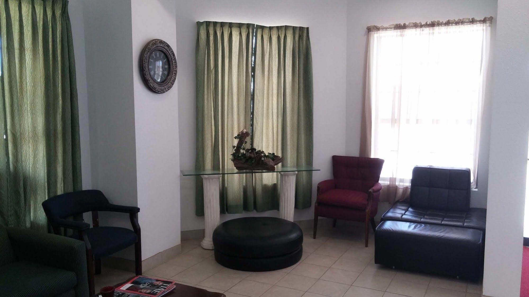 Country Regency Inn & Suites Manvel Buitenkant foto