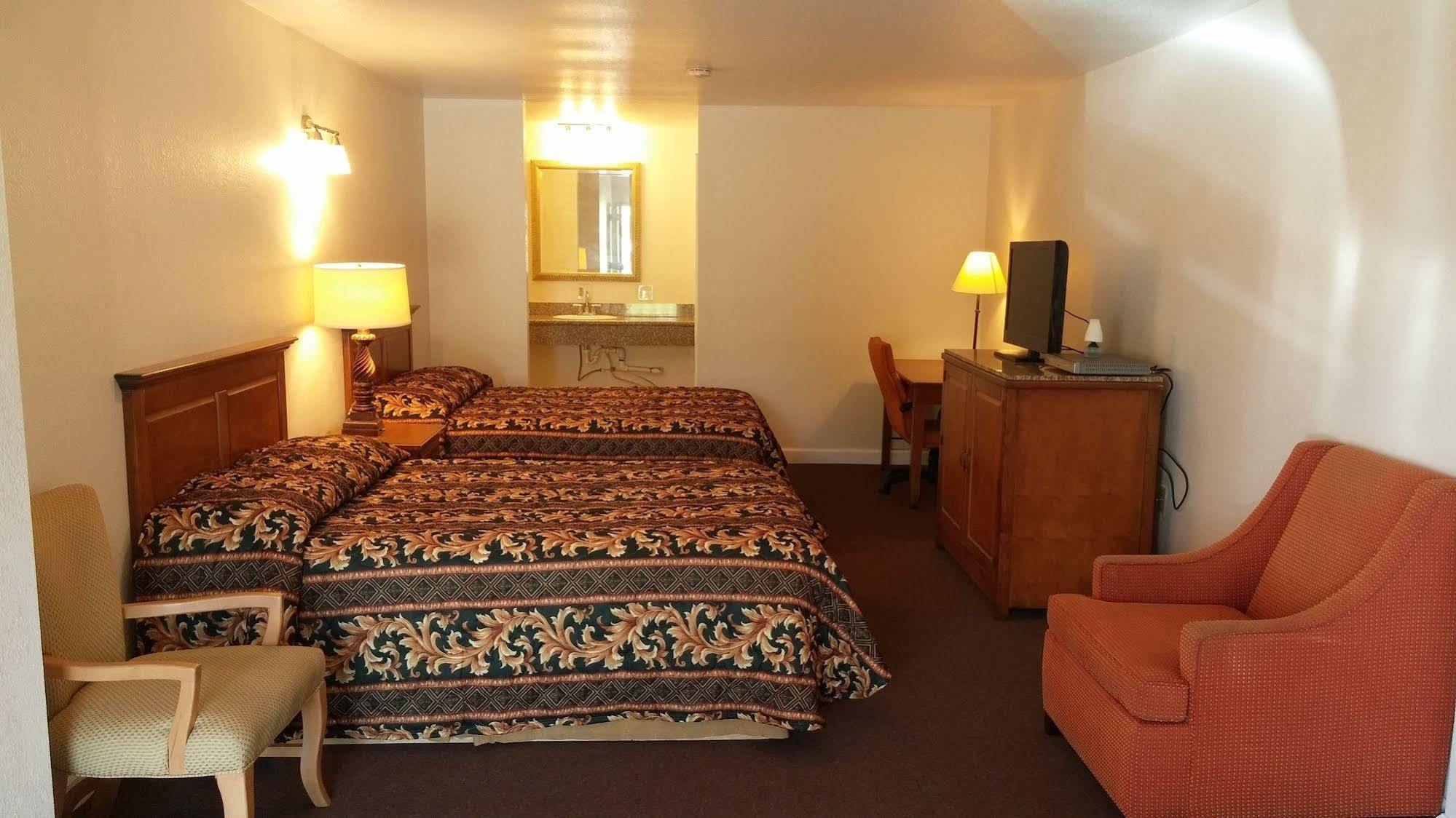 Country Regency Inn & Suites Manvel Buitenkant foto