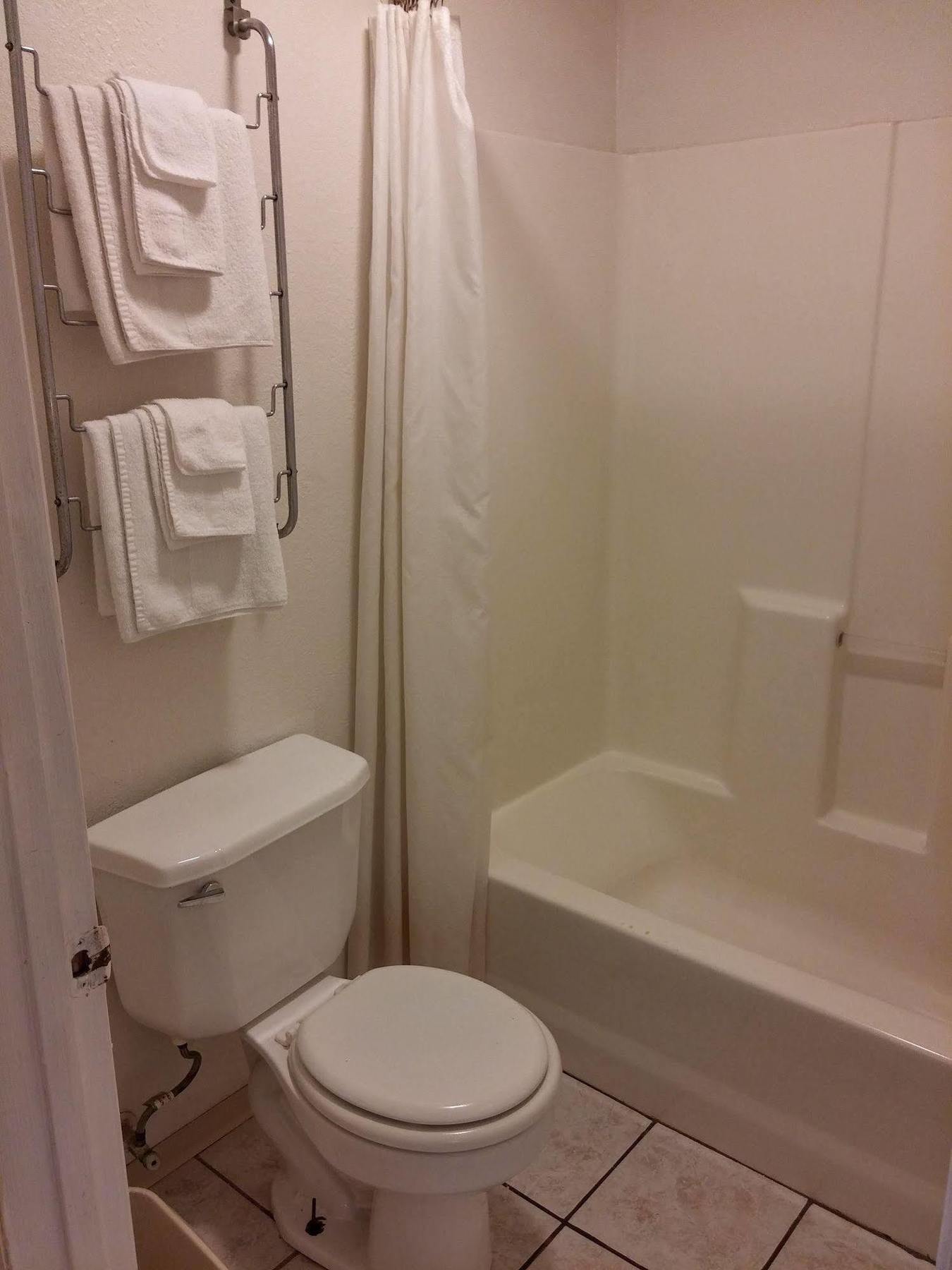 Country Regency Inn & Suites Manvel Buitenkant foto