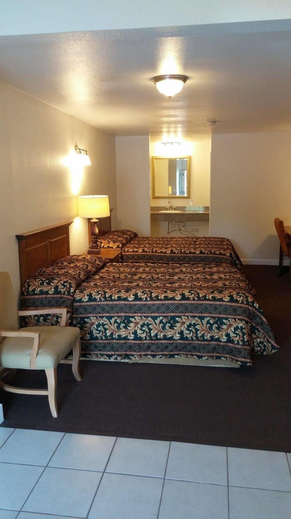 Country Regency Inn & Suites Manvel Buitenkant foto