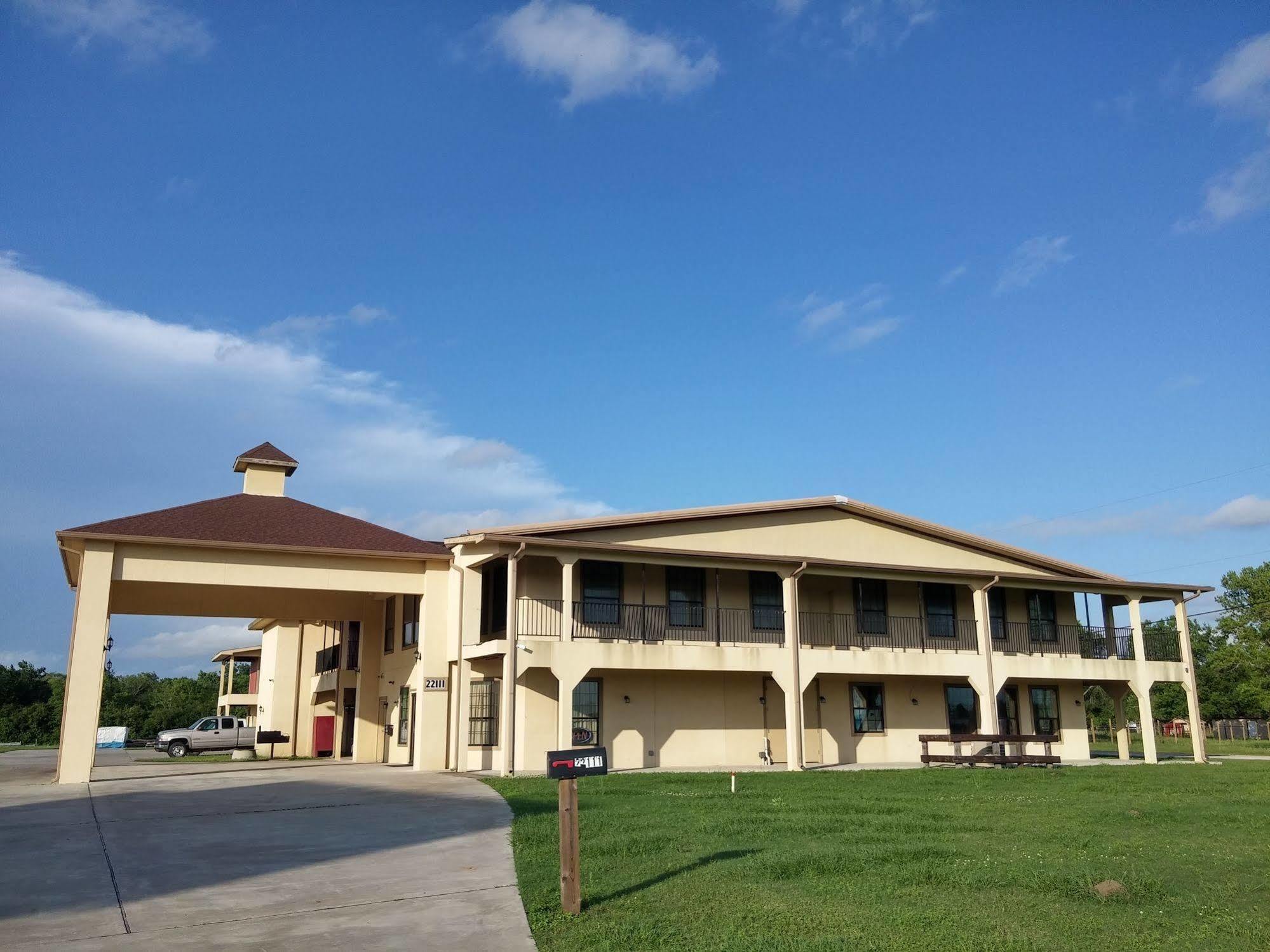 Country Regency Inn & Suites Manvel Buitenkant foto